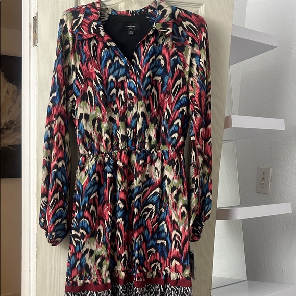 T Tahari Dresses & Skirts - T Tahari Vibrant Long Sleeve Dress